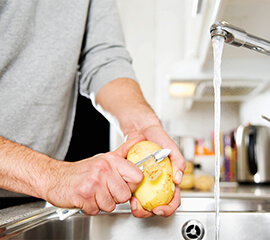 5 aliments sournois qui font des ravages dans votre broyeur de déchets